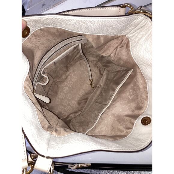 MICHAEL KORS IVORY AND LATTICE PEBBLED LEATHER CROSSBODY BAG - Picture 14 of 16